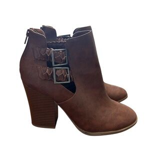 American Eagle Brown Ankle Booties Stacked Heel Cutout Buckle Detail Size 11